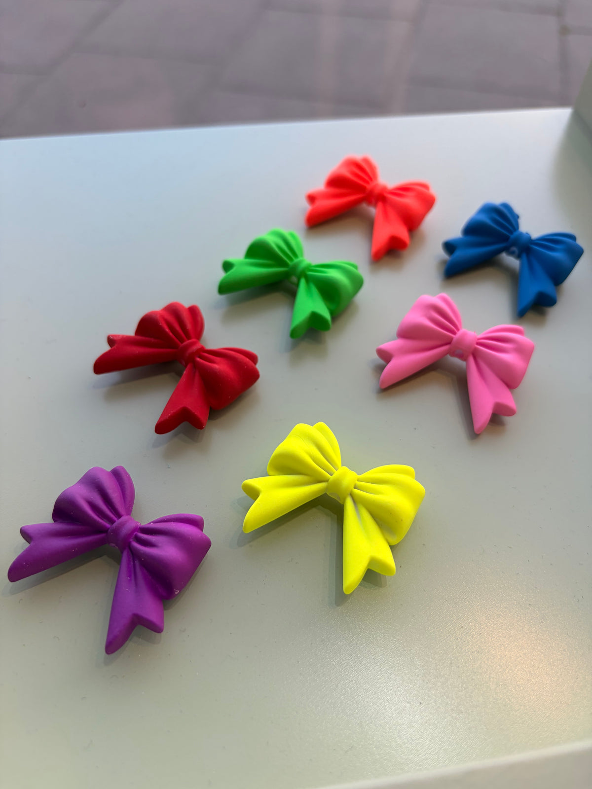 Neon bow beads