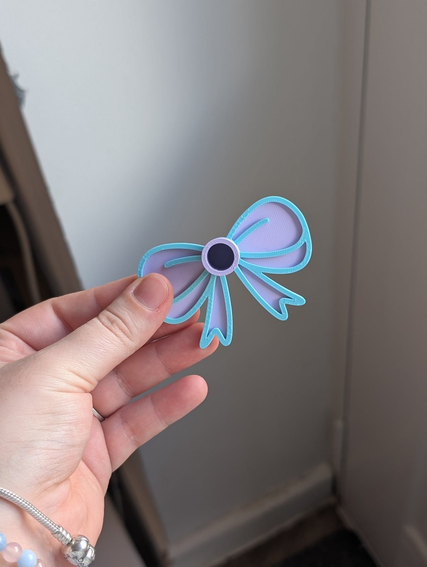 Bow pen holder